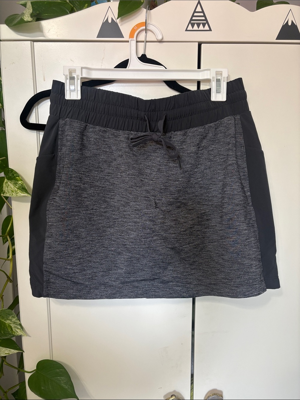 Athleta Heather Gray and Black Drawstring Active Skort